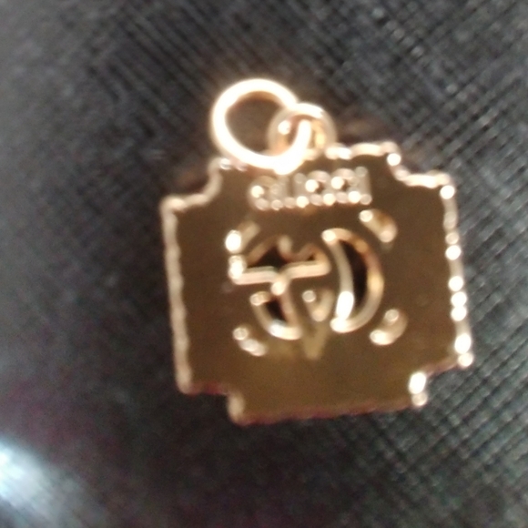 Gucci Elegant Gold and Orange Pendant - Picture 2 of 6